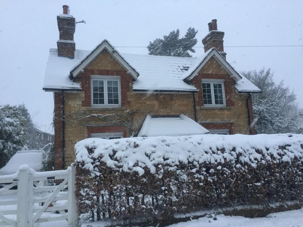Sunshine Cottage Studley  Exterior foto
